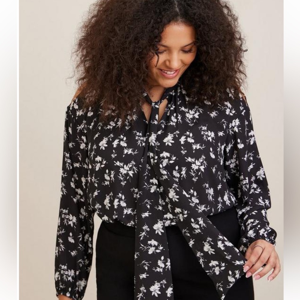 Torrid Georgette Tie Front Cold Shoulder Blouse Black & White Size 4X
